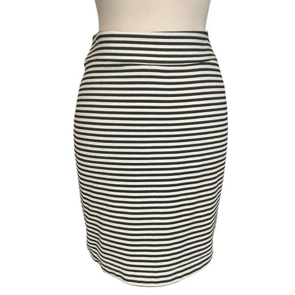 GAP Designed & Crafted Black + White Striped Stretch Pencil Skirt – Size Small - Picture 1 of 8